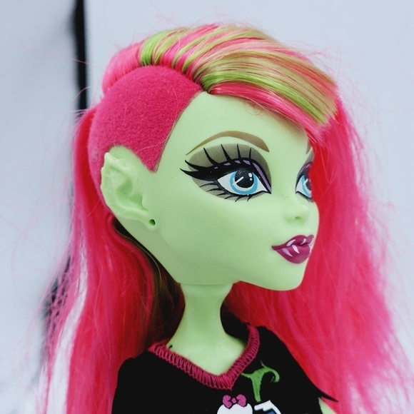 Monster High Venus McFlytrap Ghoul Spirit Doll - Picture 5 of 9